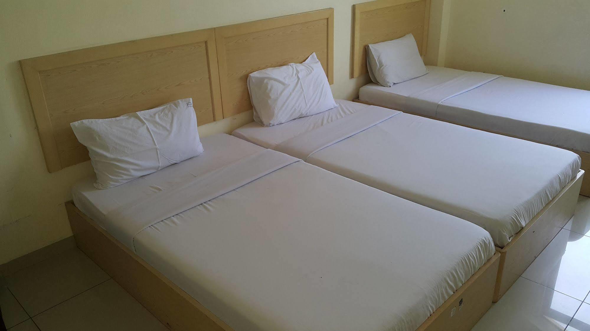 Oyo 301 River Inn Hotel Butterworth Exterior photo
